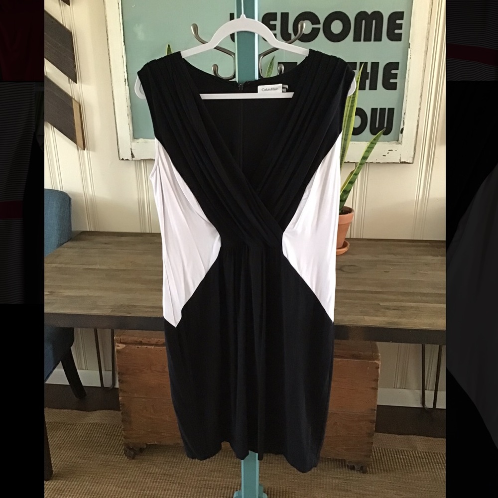 🟢 2 for $12 Calvin Klein V-Neck Shift Dress - 14
